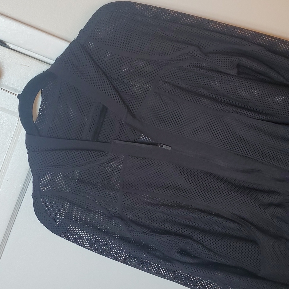 Lululemon - Picture 2 of 4